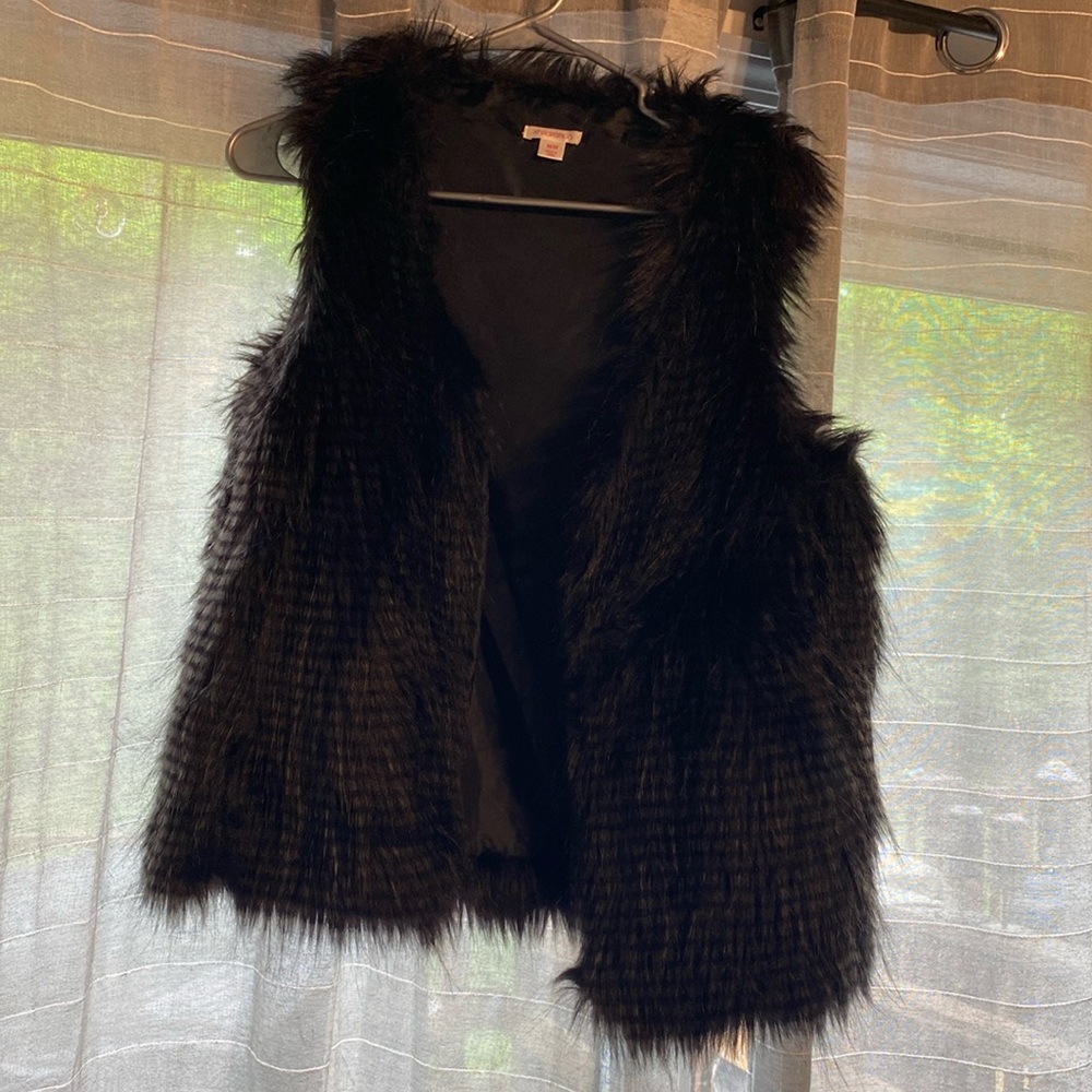 Women’s black furry vest medium pet free smoke free home